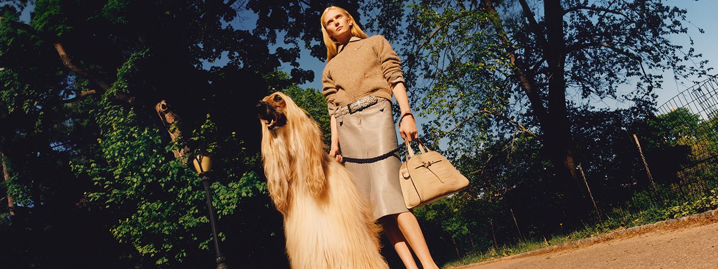 NEW_TB_FAL26_CAMPAIGN_ROMY_BAULETTO_SHOT_7_40_1410x529_D_0926