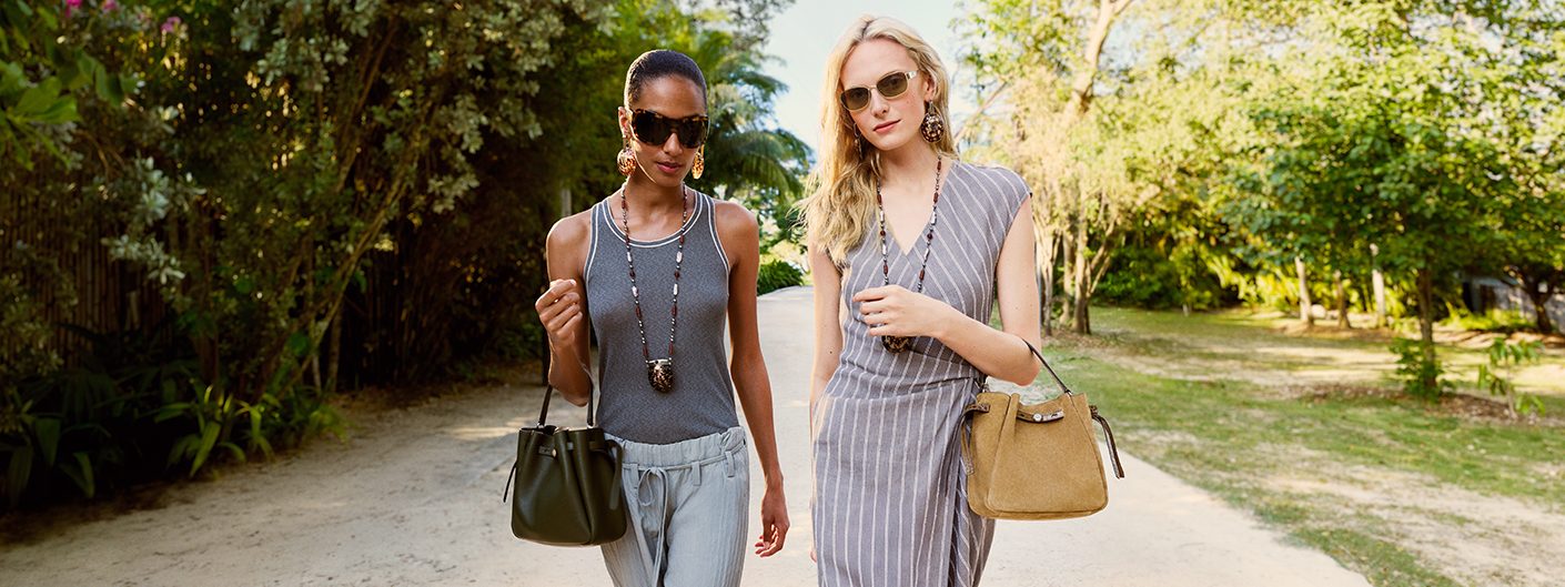 TB_SPF26_CAMPAIGN_ROMY_BUCKET_BAG_SHOT_6_1352_1410x529_D_0726